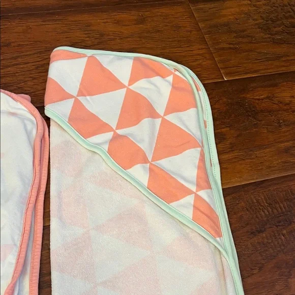 ⭐️⭐️PICK 5 / $20 Cloud Island Set of Four Pink and White Baby Hooded Towels - Picture 3 of 7